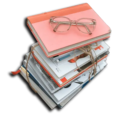 Pila de libros impresos publicados por autores independientes bajo el sello Editorial Tercero en Discordia
